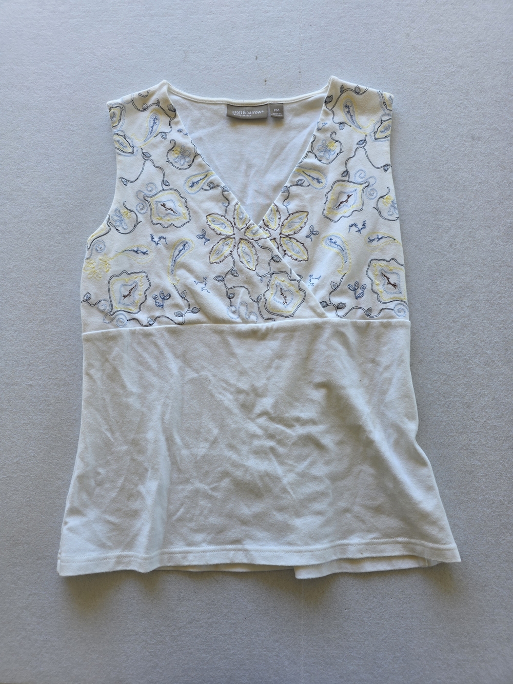 Croft & Barrow Paisley Embroidered Tank in White & Yellow Size Medium